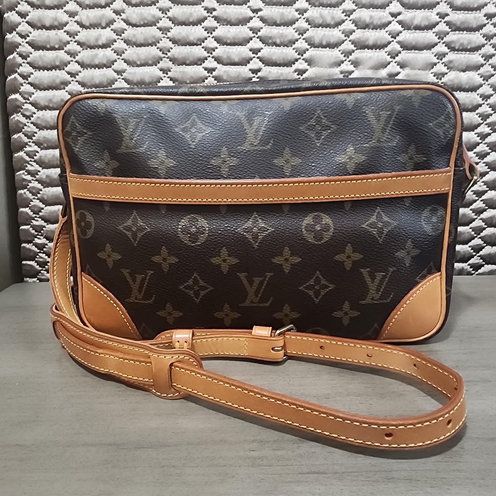 Authentic vintage louis vuitton TROCADERO 27